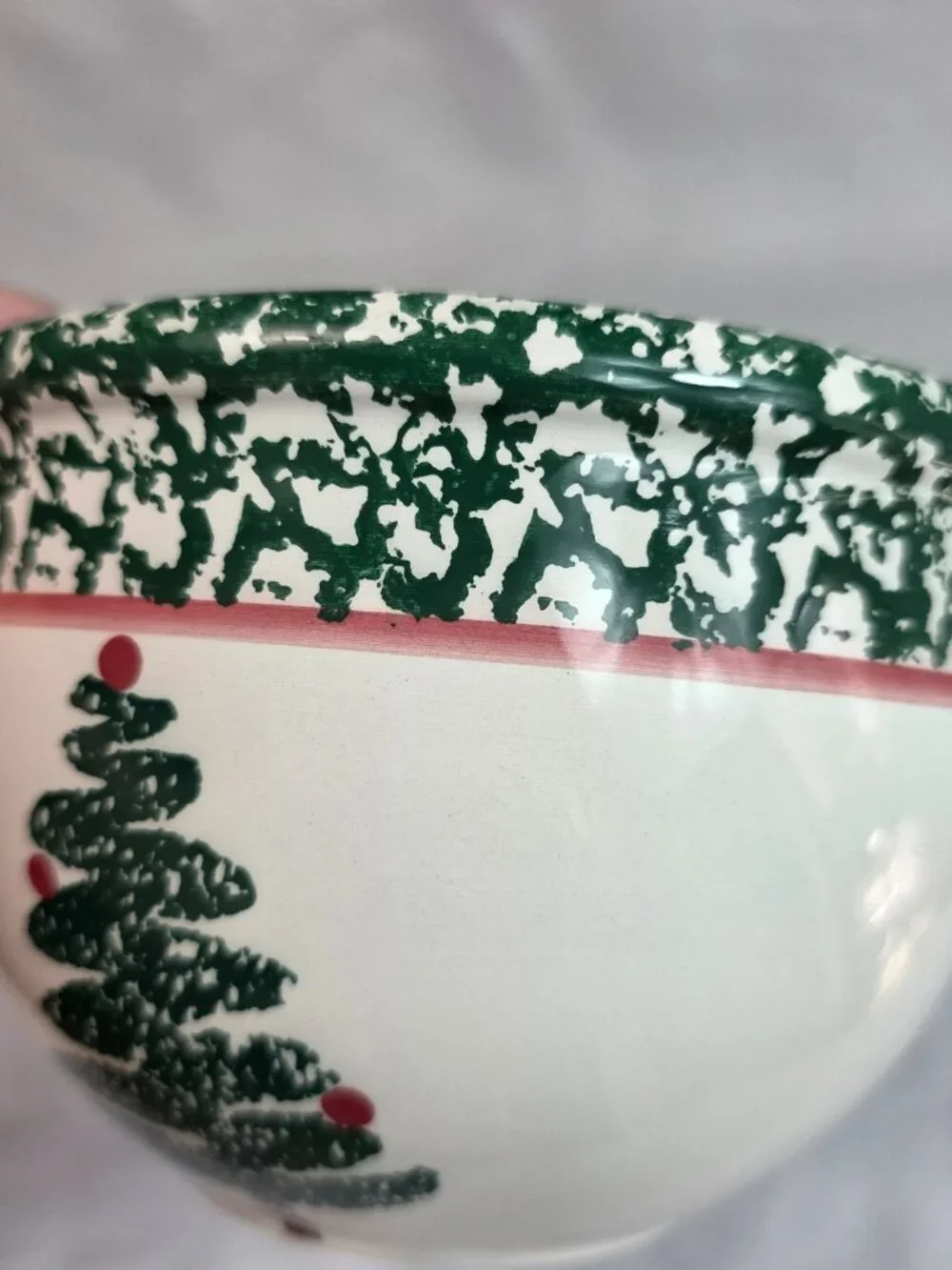 Furio Christmas Tree Mixing Bowl 7-inch Green Christmas Tree & Sponge Rim